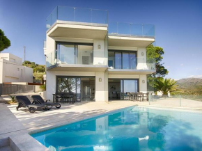 MYFENOLLEDA B - Preciosa casa en Grifeu con piscina compartida y parking - ES-228-126